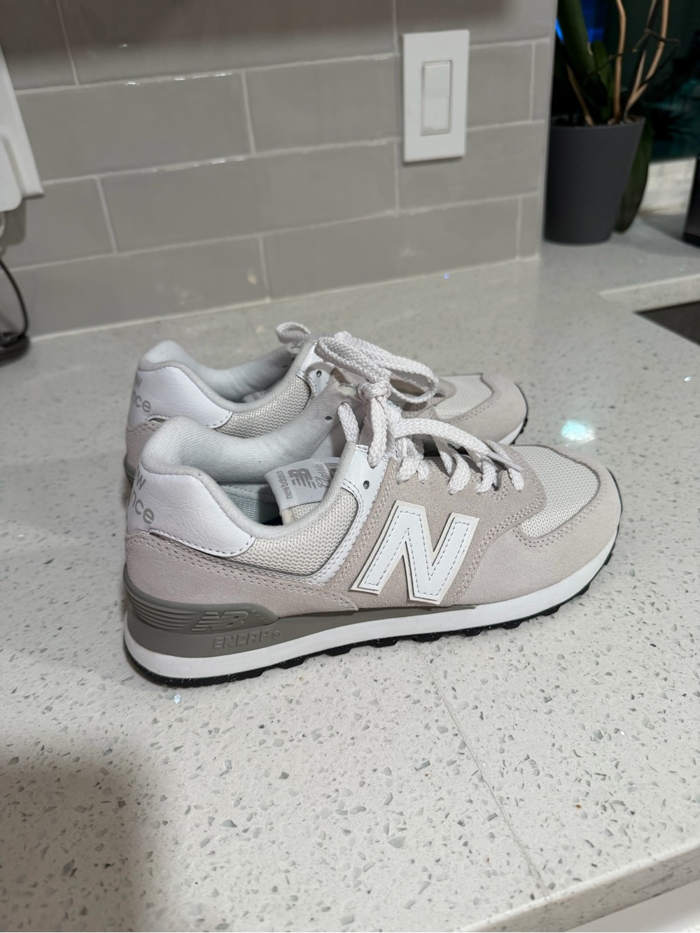 NWOB New balance women’s tennis shoes 574